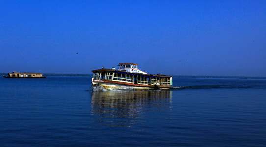 Ashtamudi kayal-kollam-a-fresh-water-lake